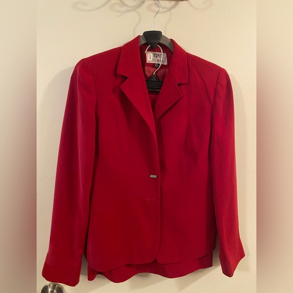 Women jacket, pant, skirts, suits sizes 2, 4 or 4P. $30-$40 or best offer. - Picture 16 of 16
